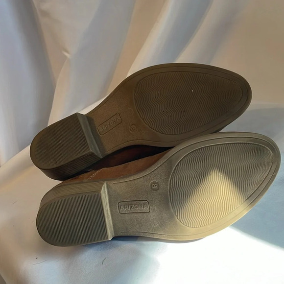 EUC Arizona camel suede booties 8 with stretchable material at ankles - Picture 3 of 4